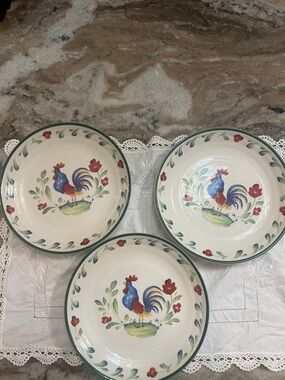 International Tableworks  Provence set of 3 farmhouse rooster bowls